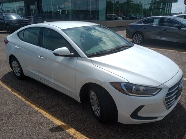 Used 2018 Hyundai Elantra SE with VIN 5NPD74LF5JH392207 for sale in North Canton, OH