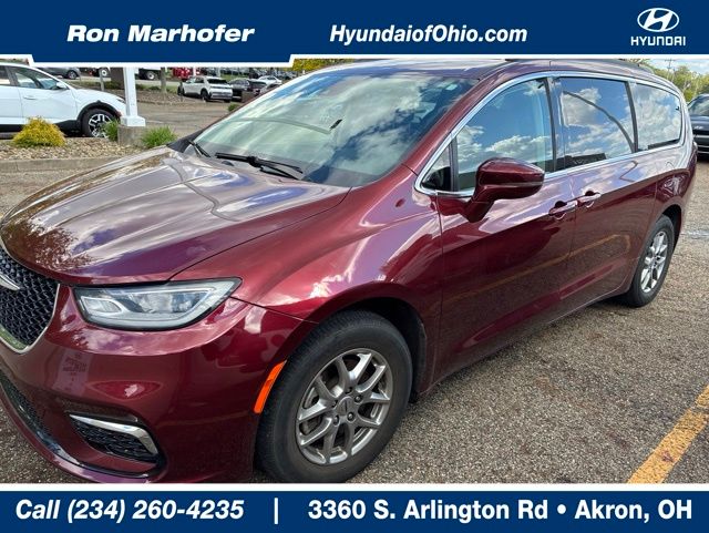 2021 Chrysler Pacifica Touring's photo