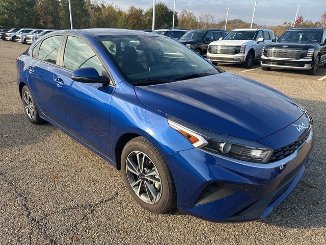 2023 Kia Forte LXS photo 2