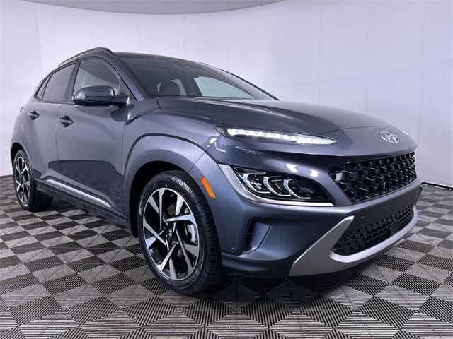 Used 2022 Hyundai Kona Limited with VIN KM8K5CA33NU877338 for sale in Akron, OH