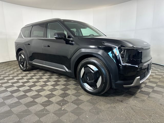 Used 2024 Kia Ev9 Wind with VIN KNDAFFS57R6023865 for sale in Akron, OH
