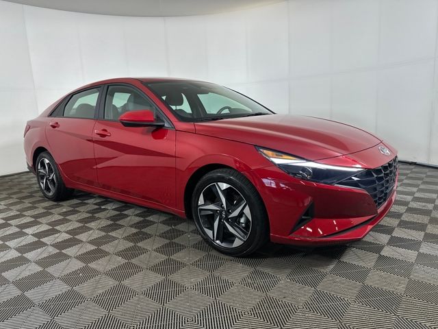 2023 Hyundai Elantra SEL photo 2