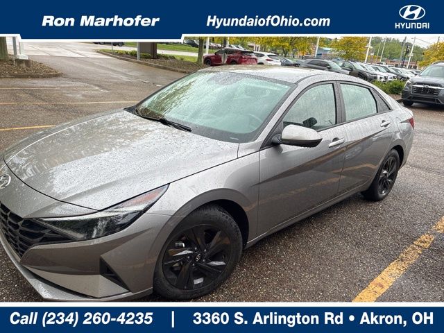 2022 Hyundai Elantra 2.0 SEL IVT's photo