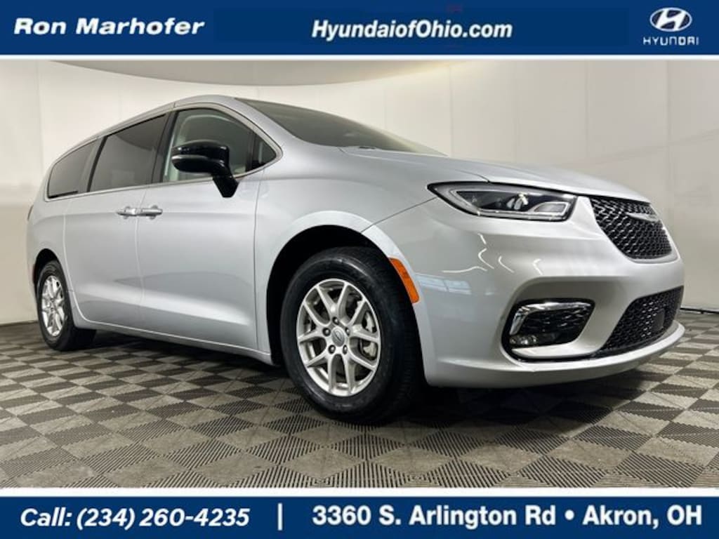 Used 2024 Chrysler Pacifica Touring L Minivan/Van