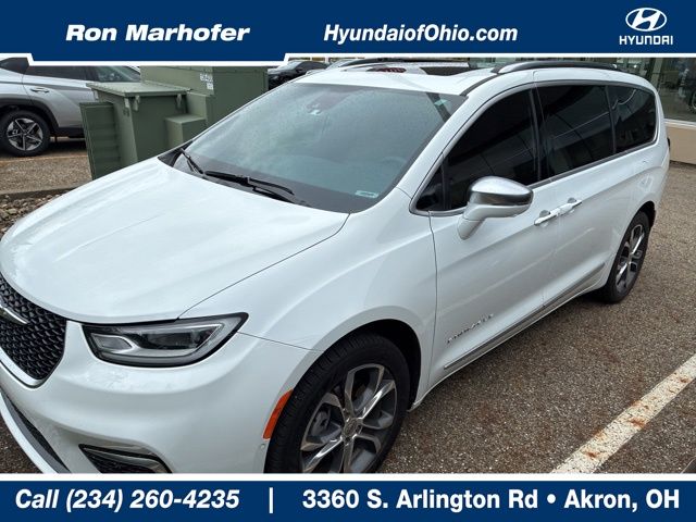 2022 Chrysler Pacifica Pinnacle's photo