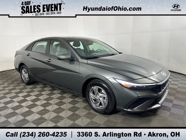 2025 Hyundai Elantra SE's photo