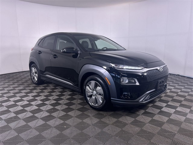 Used 2021 Hyundai Kona EV Limited with VIN KM8K33AG4MU120021 for sale in Akron, OH