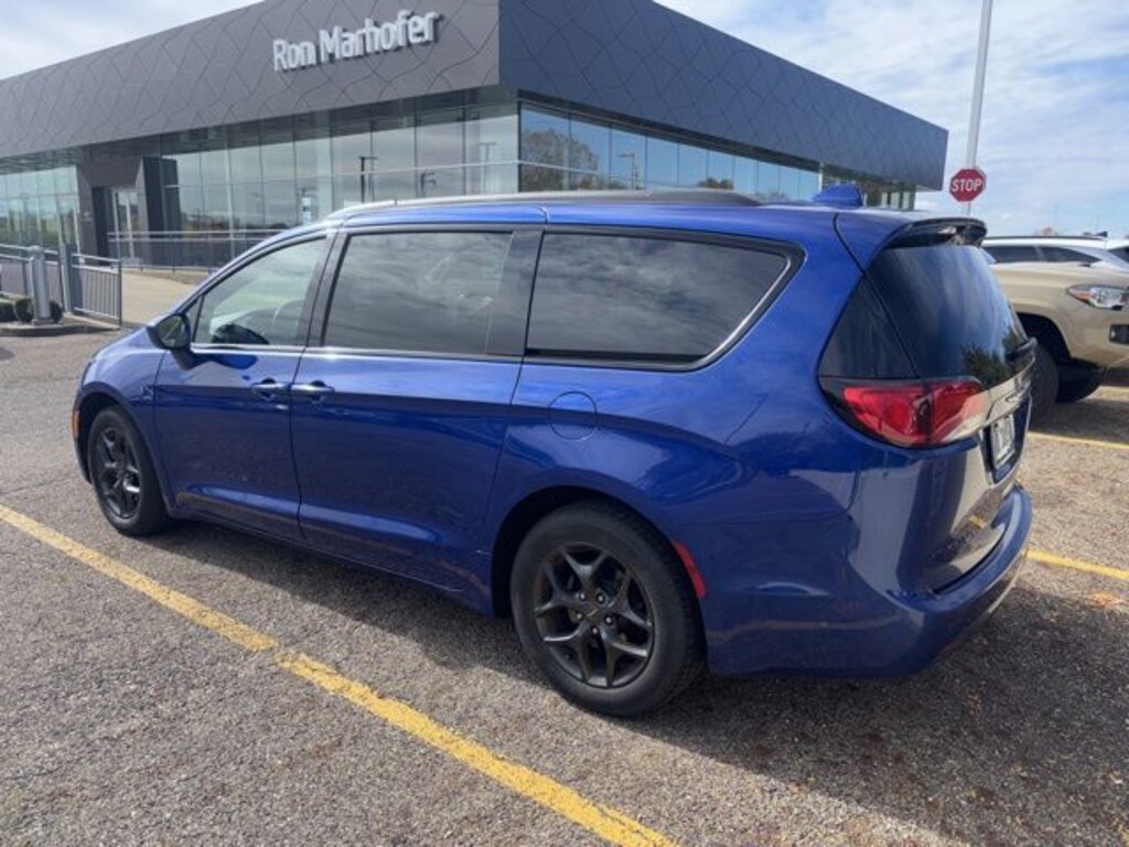 Used 2019 Chrysler Pacifica Touring L Minivan/Van