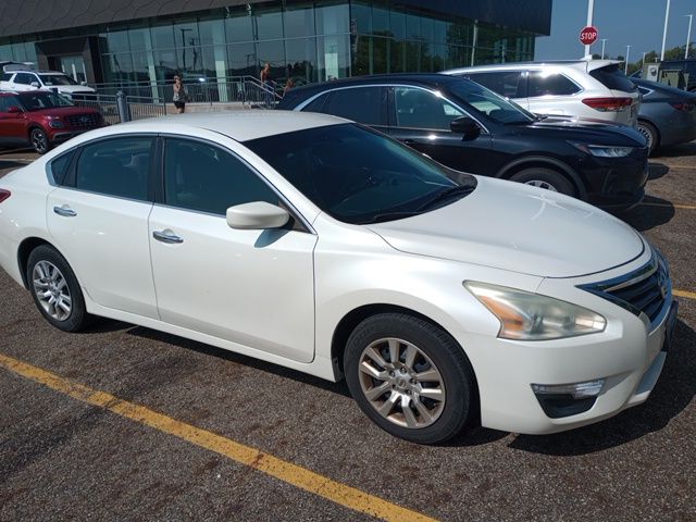 Used 2013 Nissan Altima Sedan S with VIN 1N4AL3AP0DN531464 for sale in Akron, OH