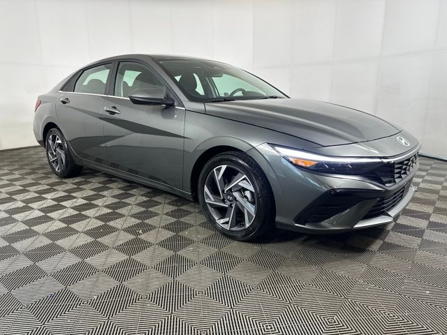 2025 Hyundai Elantra SEL Convenience photo 2