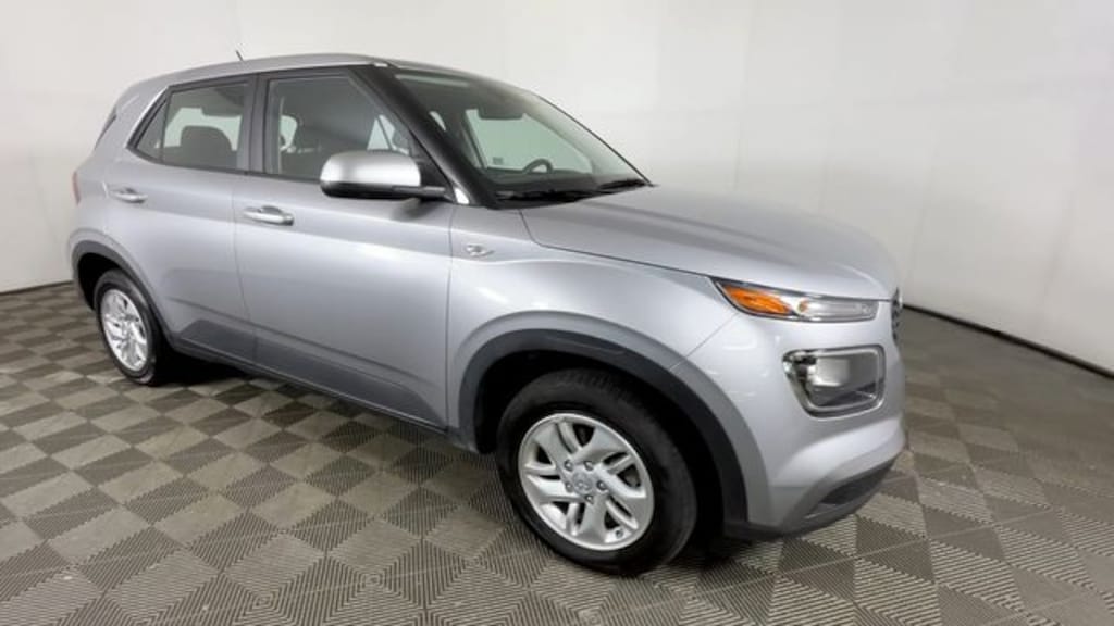 Used 2025 Hyundai Venue SE SUV