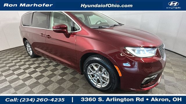 2021 Chrysler Pacifica Touring's photo
