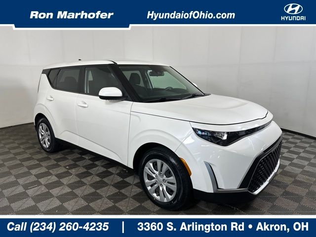 2023 Kia Soul LX's photo