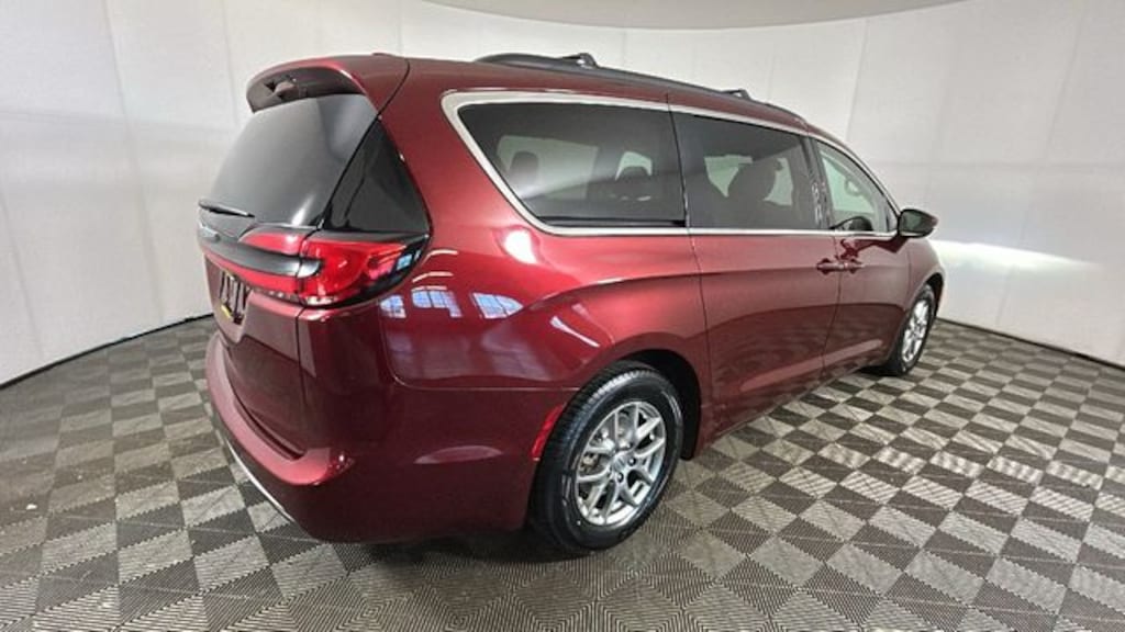 Used 2021 Chrysler Pacifica Touring Minivan/Van
