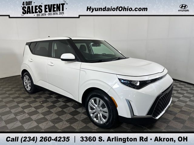 2023 Kia Soul LX's photo