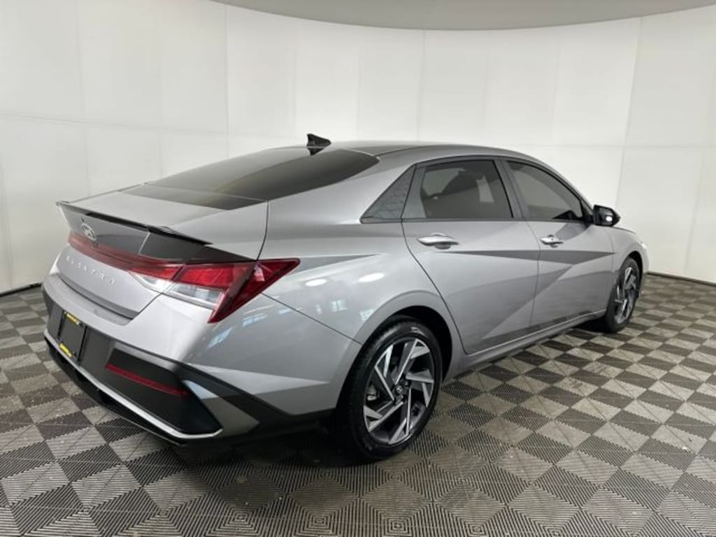Used 2025 Hyundai Elantra SEL Sport Sedan