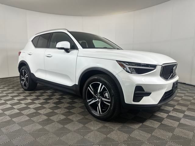 2024 Volvo XC40 Core photo 2