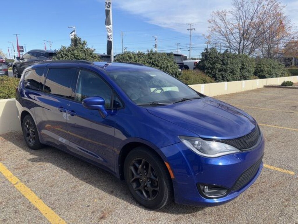 Used 2019 Chrysler Pacifica Touring L Minivan/Van