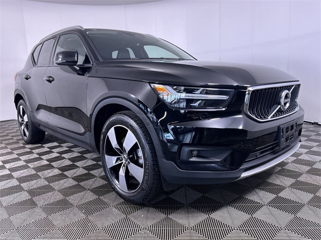 Used 2022 Volvo XC40 Momentum with VIN YV4162UKXN2645418 for sale in Akron, OH