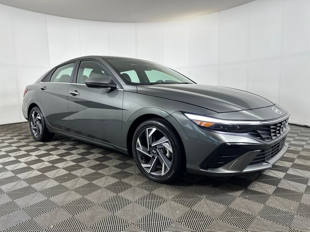 2025 Hyundai Elantra SEL Convenience photo 2