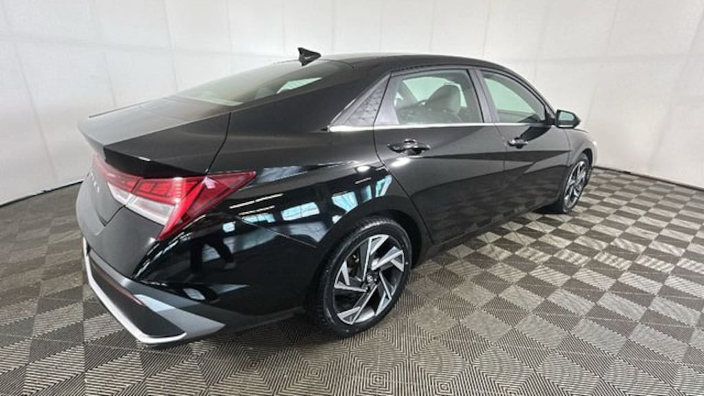 Used 2024 Hyundai Elantra SEL Sedan