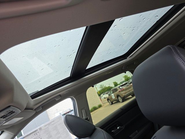 2025 Nissan Rogue SL - Photo 5