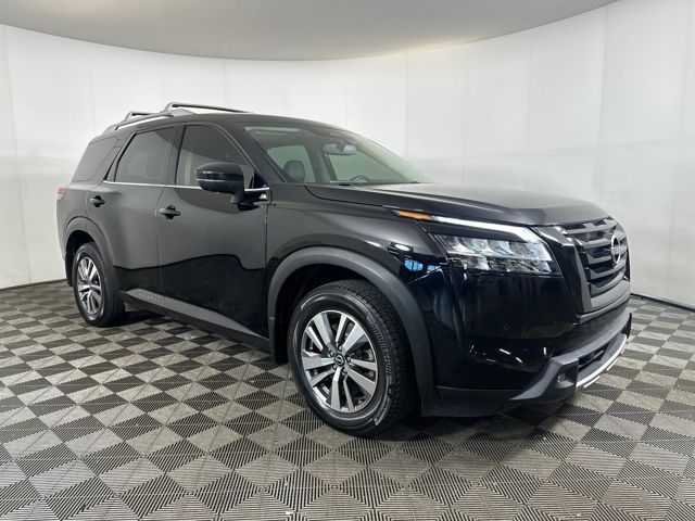 2022 Nissan Pathfinder SL photo 2