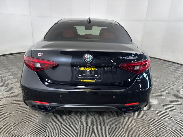 2022 Alfa Romeo Giulia Ti - VELOCE photo 3