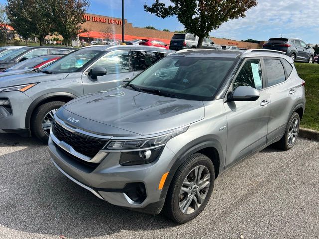 2022 Kia Seltos S photo 2