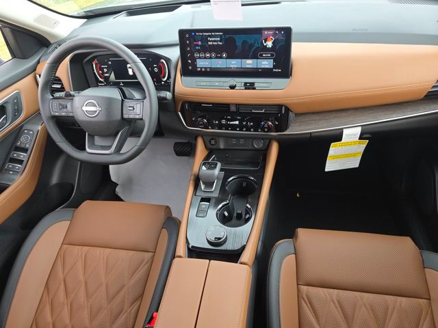 2026 Nissan Rogue Platinum photo 2
