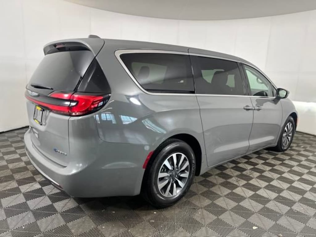 Used 2022 Chrysler Pacifica Hybrid Touring L Van Passenger Van