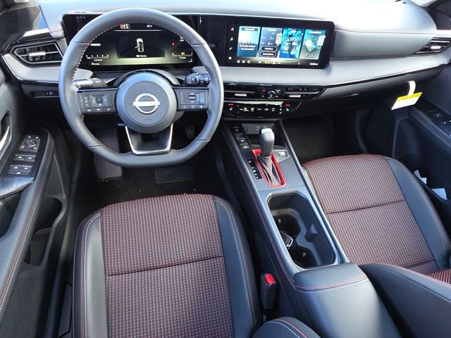 2026 Nissan Kicks SR photo 3