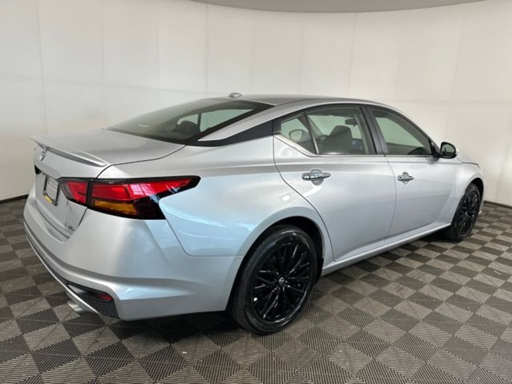 Used 2025 Nissan Altima 2.5 SV Sedan