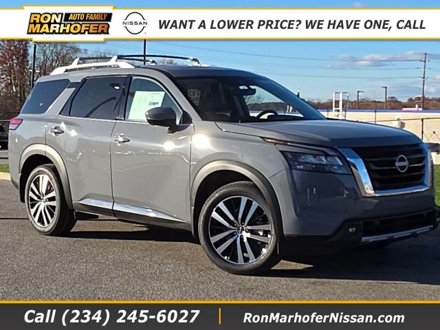 2025 Nissan Pathfinder Platinum's photo