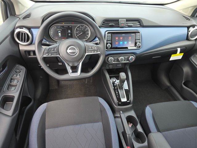 2025 Nissan Versa 1.6 SV photo 3