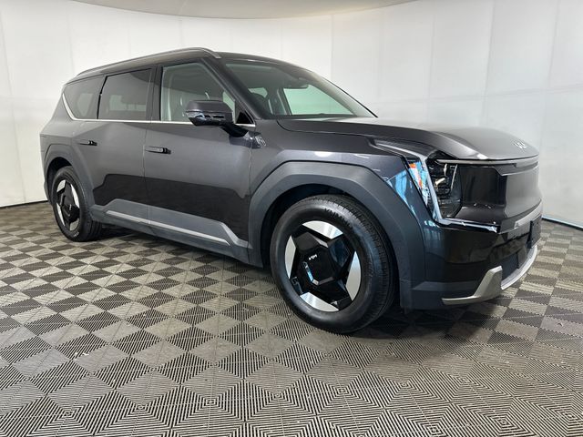 Used 2024 Kia EV9 Wind with VIN KNDAFFS52R6050942 for sale in Cuyahoga Falls, OH