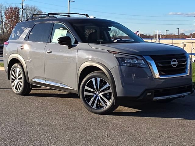 2025 Nissan Pathfinder Platinum photo 2