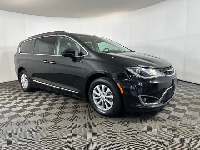 Used 2017 Chrysler Pacifica Touring-L with VIN 2C4RC1BG6HR720631 for sale in Cuyahoga Falls, OH