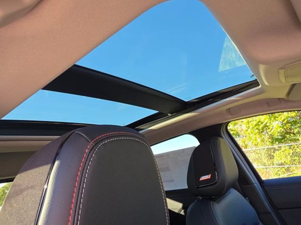 New 2026 Nissan Kicks SR SUV