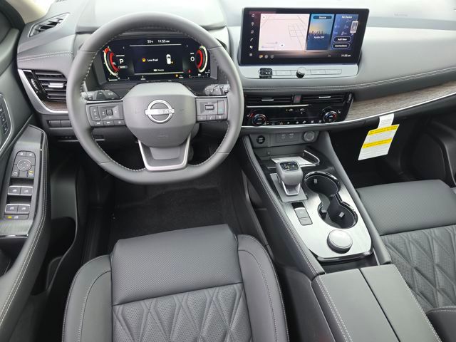 2026 Nissan Rogue Platinum photo 3