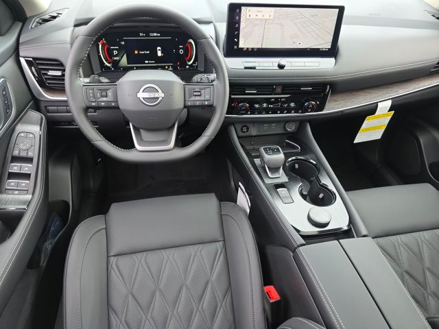 2026 Nissan Rogue Platinum photo 2