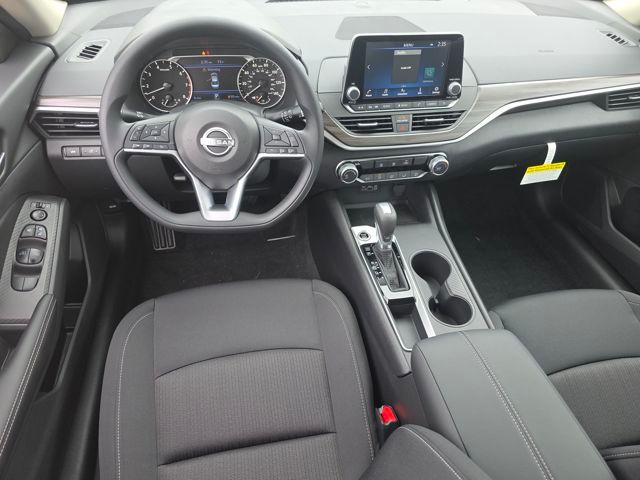 2025 Nissan Altima 2.5 SV photo 2
