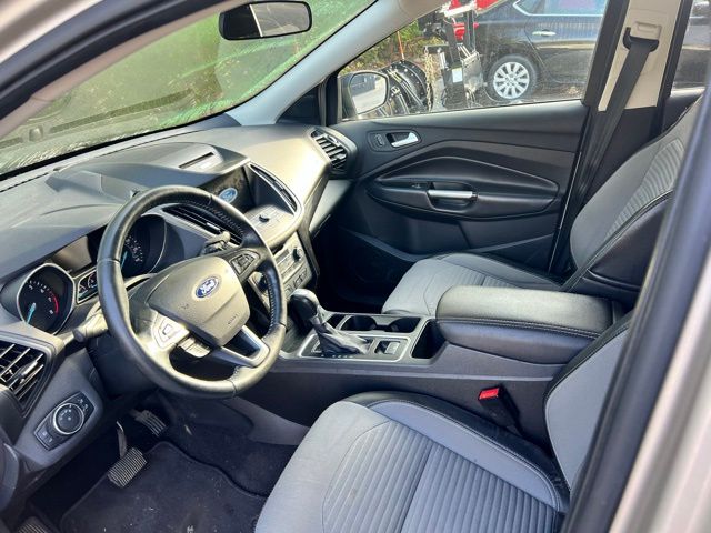 2017 Ford Escape SE photo 2
