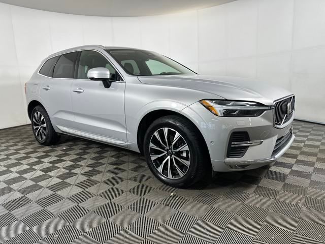 2023 Volvo XC60 B5 Plus photo 2