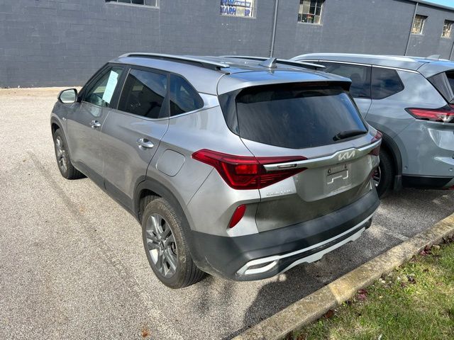 2022 Kia Seltos S photo 3