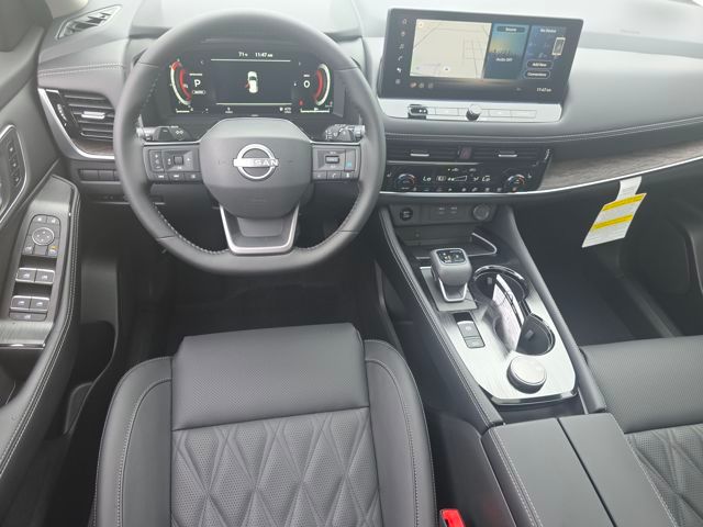 2026 Nissan Rogue Platinum photo 3