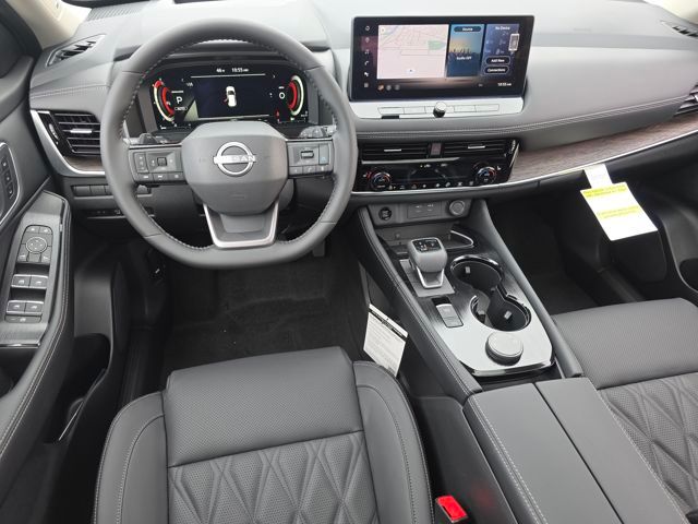 2026 Nissan Rogue Platinum photo 2