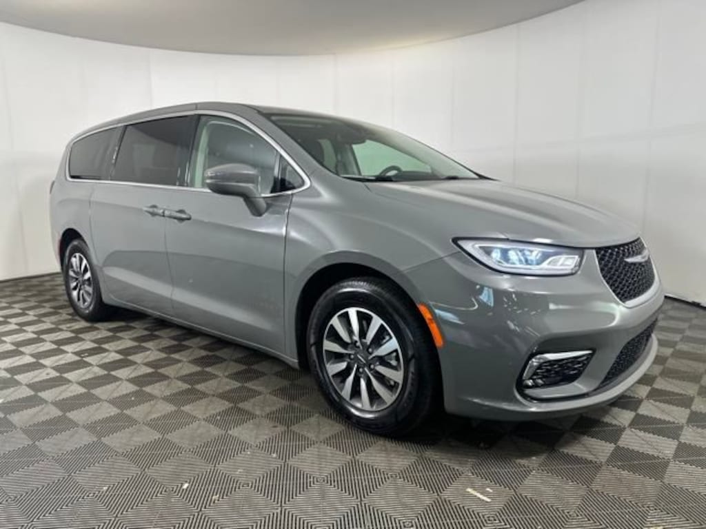 Used 2022 Chrysler Pacifica Hybrid Touring L Van Passenger Van