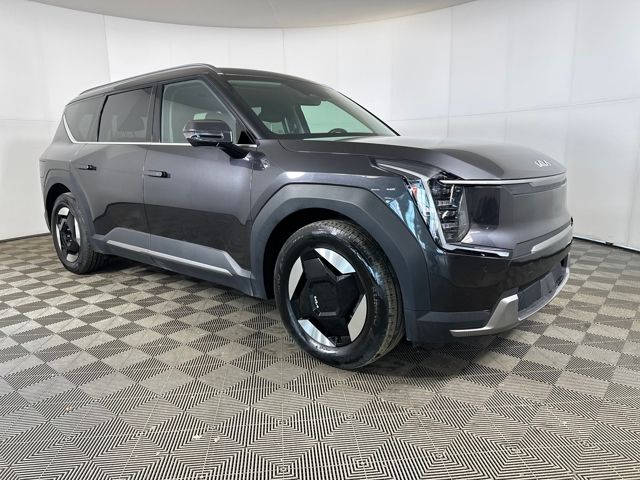 Used 2024 Kia Ev9 Wind with VIN KNDAFFS52R6019142 for sale in Cuyahoga Falls, OH