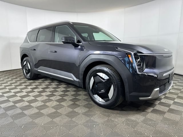 Used 2025 Kia EV9 Wind with VIN 5XYAFFS58SG002431 for sale in Cuyahoga Falls, OH